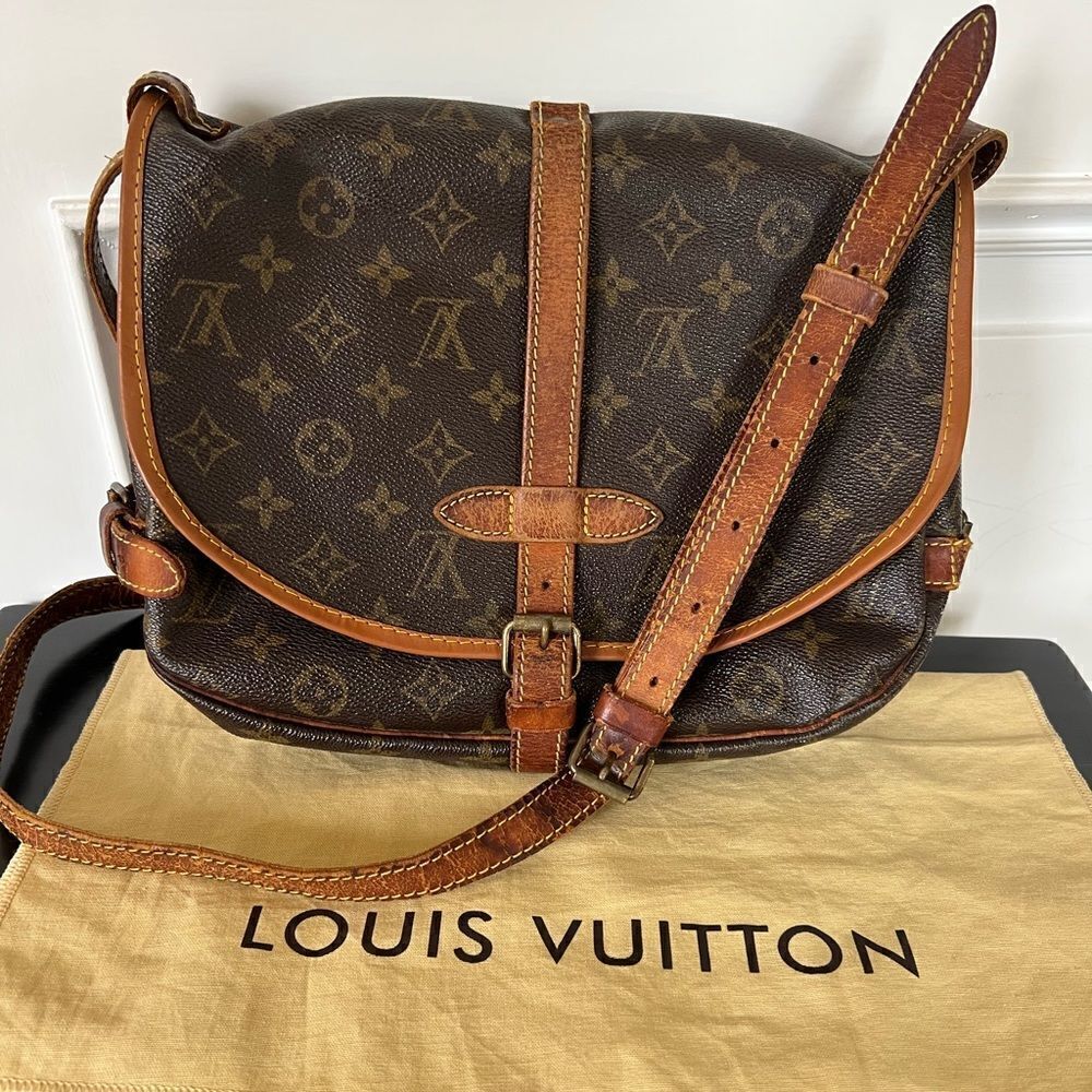 AUTH LOUIS VUITTON MONOGRAM SAUMUR 30 CROSSBODYBAG